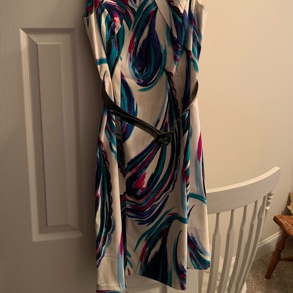 Dresses - Picture 6 of 8